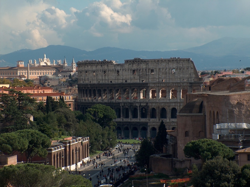 Il Colosseo e via dei Fori Imperiali (vista dal Vittoriano)